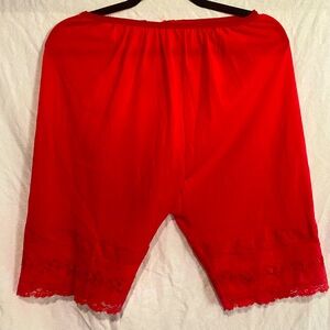 Simpsons: vintage red pantaloons